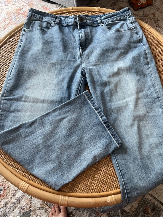 Grace & Lace Denim - Grace & Lace Mel’s Favorite Light Blue Straight Leg Cropped Jeans
